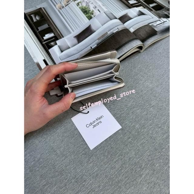 【Calvin Klein】CK 浮雕logo短夾 拉鍊式 零錢包 對開