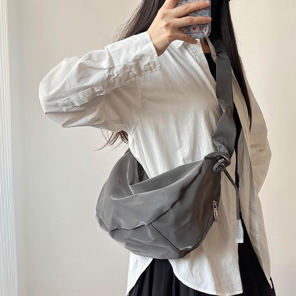 【LEESA】女生包包\水餃包\大容量包包\尼龍包\軟包\生日禮物\通勤包\腋下包\雲朵包\側背包\斜背包\單肩包\休閒包