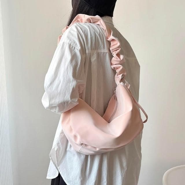 【LEESA】女生包包\水餃包\大容量包包\尼龍包\軟包\生日禮物\通勤包\腋下包\雲朵包\側背包\斜背包\單肩包\休閒包