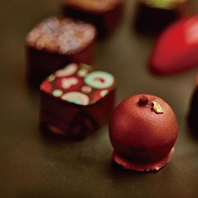 【巧克力雲莊】法式甜心繽紛禮盒9入-純手工含餡巧克力(附提袋_情人節送禮)