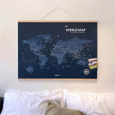 【Umade】世界地圖木框海報 海軍藍色 小/大 附磁鐵地標扣 (牆壁 房間 居家裝飾 客廳 書房佈置 旅行紀錄  情侶 生日禮物)