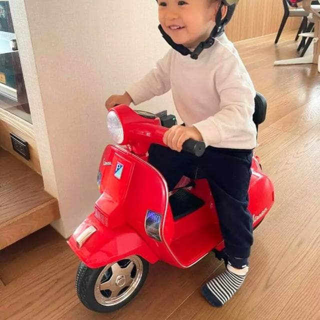 【聰明媽咪】小偉士兒童電動摩托車 偉士牌機車 A008 機車玩具 汽車玩具 抓週 小朋友生日禮物 兒童派對慶生  聰明媽咪
