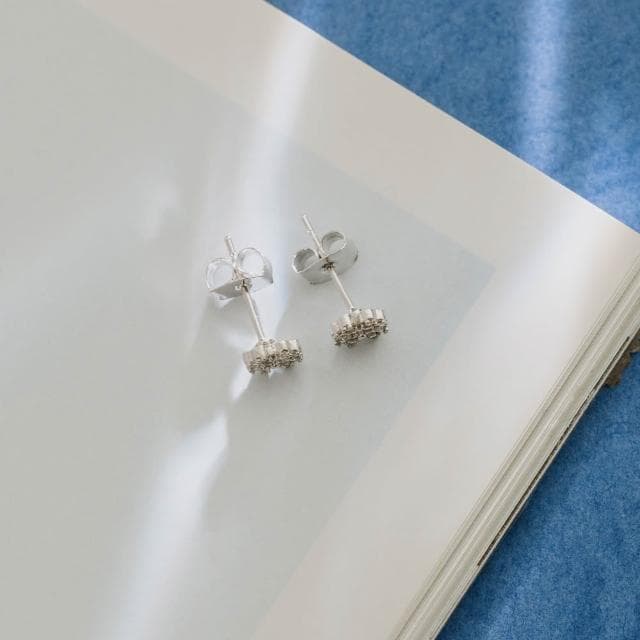 【Queenshop】QUEENSHOP_ S 女裝 正韓 925銀四葉草水鑽耳針式耳環 現+預 07030966