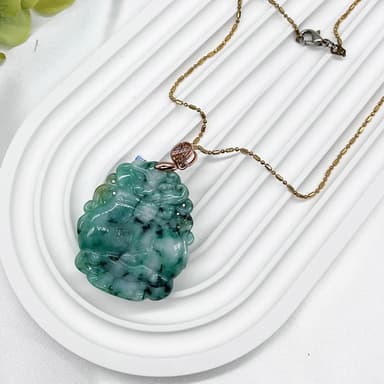 福運祥獸玉珮 | 護身玉珮 項鍊 開運飾品 招財守護 吉祥吊墜 玉石 禮物首選 送禮氣質裝飾 精雕文化收藏 翡翠