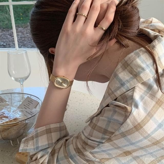 偉偉錶錶 輕奢金色手錶女ins小衆設計複古時尚高級感精緻防水橢圓形小金錶