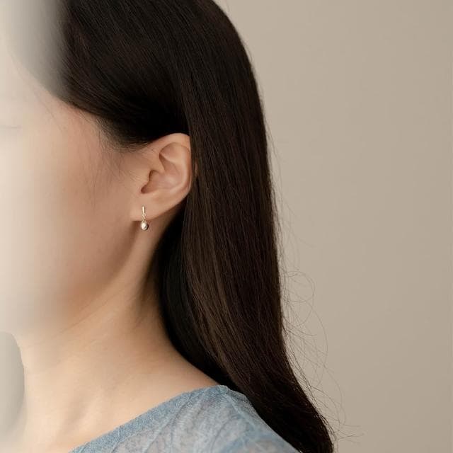 【Queenshop】QUEENSHOP_ S 正韓 925銀精緻亮面胖水滴造型耳環 現+預 07030938