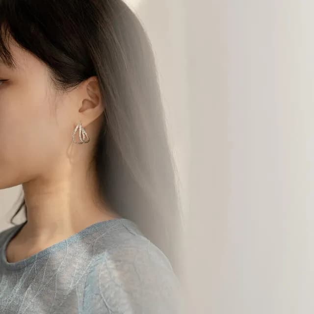 【Queenshop】QUEENSHOP_ S 正韓 麻花編織雙環造型耳針式耳環 現+預 07030939