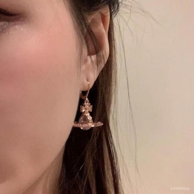 Vivienne Westwood專櫃品質PINA鉚釘立體透明珠土星耳環 個性耳環經典星球耳飾