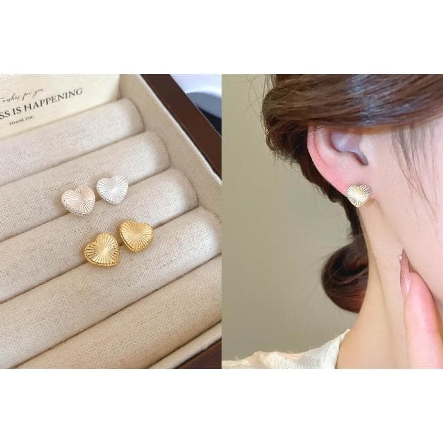 正韓S925純銀 簡約百搭金屬褶皺橫紋愛心耳環