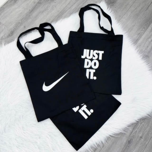 【NIKE 耐吉】NIKE黑白手提帆布包 帆布包 托特包 黑白 手提包 送禮 生日禮物 BG018-010A