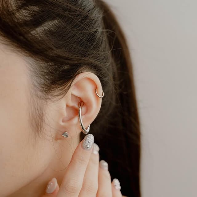 【Queenshop】QUEENSHOP_ S 女裝 正韓 簡約C型設計耳扣式耳環 現+預 07030959