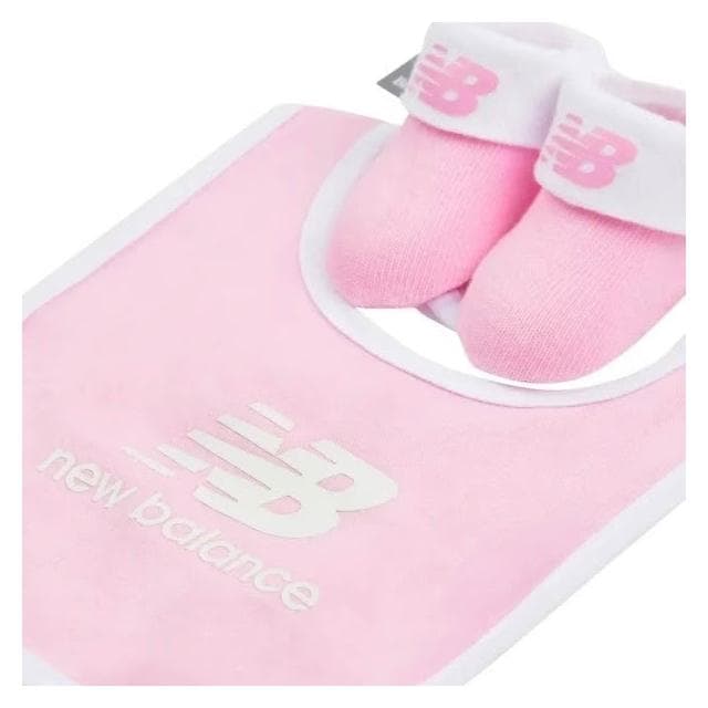 【NEW BALANCE】NEW BALANCE 學步鞋 圍兜 0-6個月 兩色 禮盒 彌月禮 寶寶禮物 口水巾 LAKB0105-