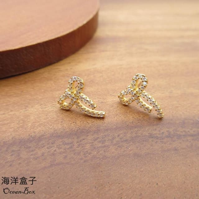 【海洋盒子】絕美滿鑽鋯石蝴蝶結緞帶針式925純銀金色耳環.鍍金貼耳耳環