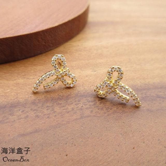 【海洋盒子】絕美滿鑽鋯石蝴蝶結緞帶針式925純銀金色耳環.鍍金貼耳耳環