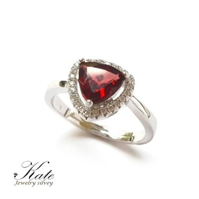 【KATE】銀飾 簡愛珠寶級天然紅石榴石純銀戒指 1.2ct 幾何三角 一月生日石 活圍設計 生日禮物 情人禮物