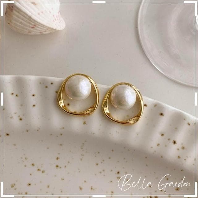 久戴不痛 幾何珍珠蚊香盤耳環 時尚耐看 夾式耳環 耳夾 耳環 蚊香盤 耳飾 金色耳環 飾品 貼耳 珍珠耳環 耳扣
