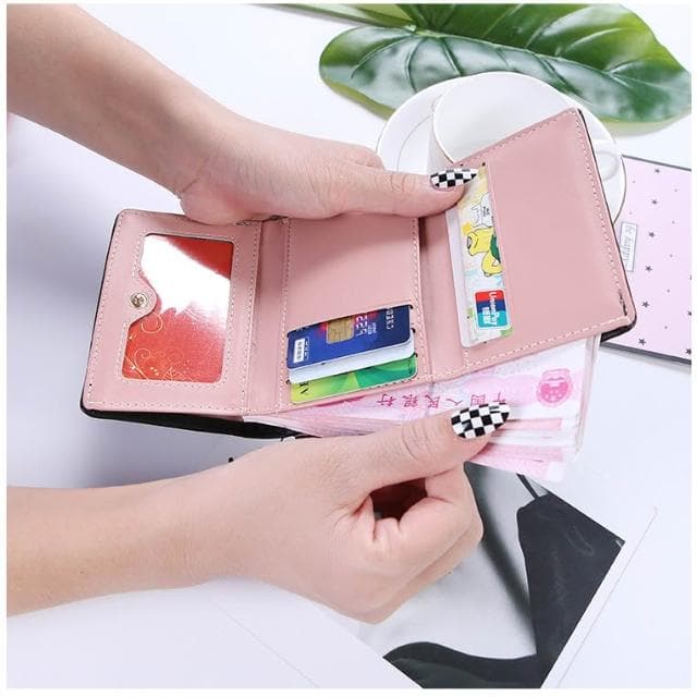 〈拜雅齊BYC〉新款女士短款錢包(簡約時尚學生皮夾 日韓可愛動物短夾 夾扣三折短夾)