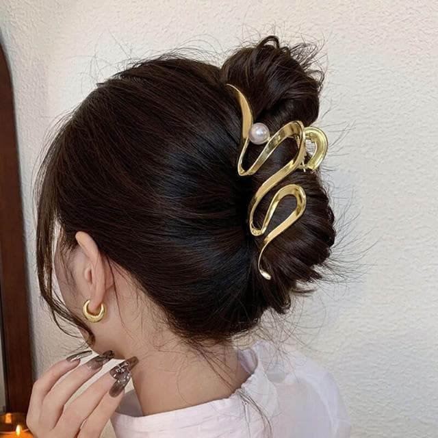 鯊魚夾抓夾髮夾韓版設計感小眾冷淡風抓夾發夾女後腦勺鲨魚夾新款盤發抓大號髮夾 韓系百搭時尚簡約珍珠髮夾 七夕情人節生日禮物