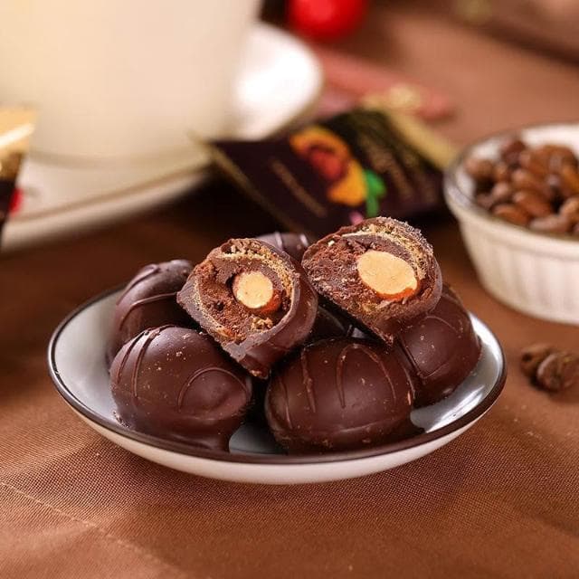 HanNaMiChan俄羅斯原裝正品巧克 芭味富 杏仁堅果巧克力 夾心糖果 休閒零食 節日糖果 伴手禮 松露夾心力巧克力