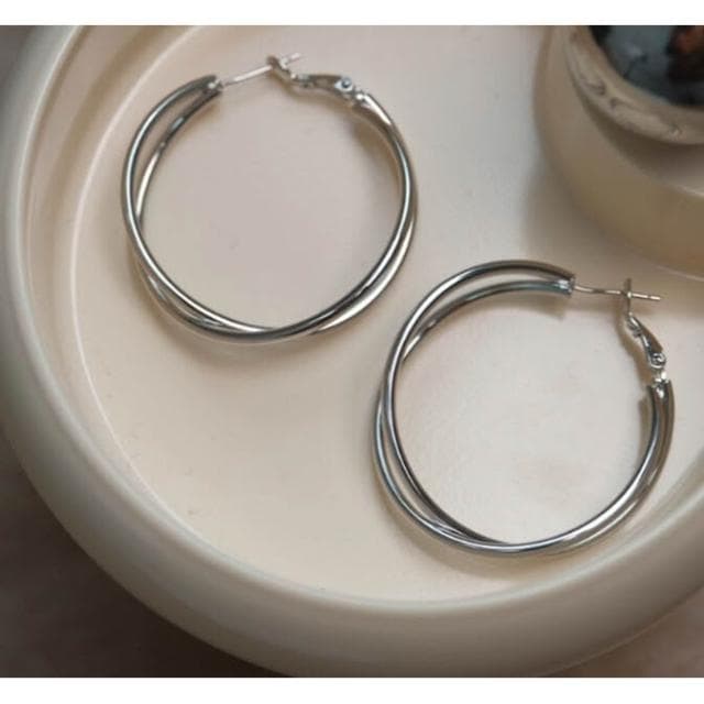 耳環銀色雙層交叉耳圈無耳洞蚊香盤耳夾女小眾設計感素圈耳環顯臉小輕盈精緻輕奢高級韓國不過敏看不膩超閃耳環耳飾配禮服百搭禮物