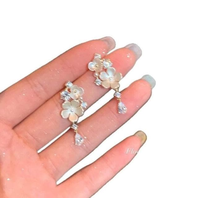 耳環法式白色花朵锆石流蘇耳釘小眾設計輕奢高級感氣質耳飾女不過敏看不膩超閃耳環耳飾飾品不褪色百搭禮物輕盈精緻輕奢高級韓國
