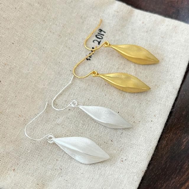 【LEESA】氣質垂墜耳飾\新中式風格\葉子設計\百搭穿搭\葉型耳環\新中式\氣質耳環\穿搭加分\百搭風格
