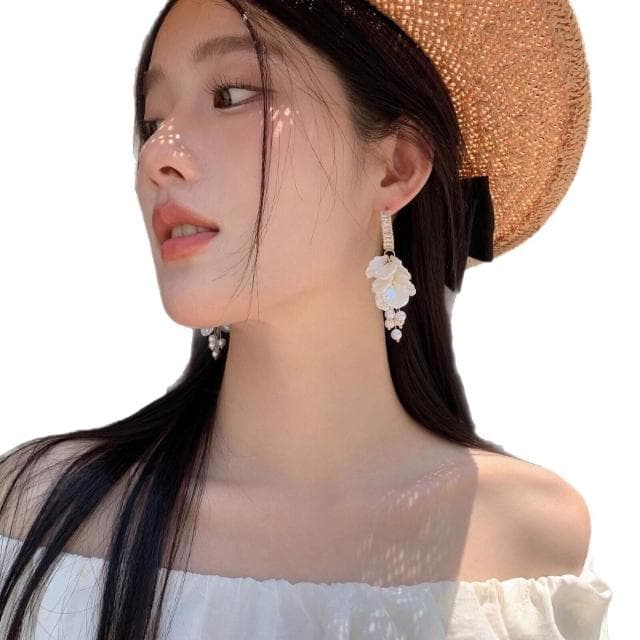 耳環白色花瓣珍珠耳環輕奢高級感氣質百搭耳墜新款小眾耳飾 不過敏看不膩超閃耳環耳飾飾品不褪色百搭禮物輕盈精緻輕奢高級韓國