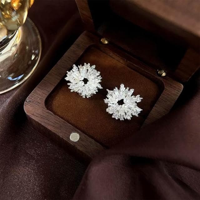 Miss Si【現貨速發】絢爛皓石珍珠煙花銀針圓形花朵耳環 璀璨煙花太陽花耳針 超閃精緻小眾輕奢風鋯石珍珠時尚高級感耳飾