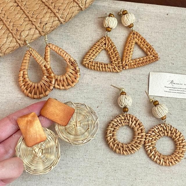 耳環木質藤草編耳圈女新款波西米亞度假風耳環誇張顯臉小耳釘耳飾耳環耳釘耳飾女生耳環法式耳環流行百搭耳釘生日禮物貼耳耳環