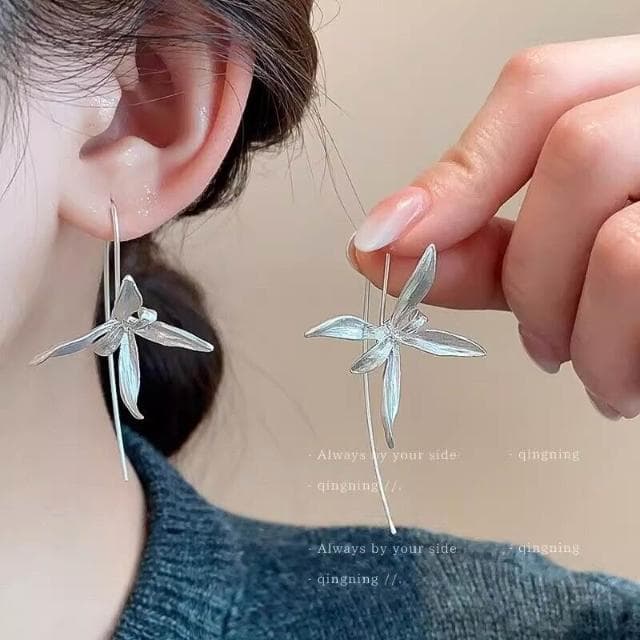 買一送一耳環鸢尾花耳環新款高級感輕奢耳鉤古風小眾獨特氣質耳飾 耳環耳釘耳飾女生耳環法式耳環流行百搭耳釘生日禮物貼耳耳環