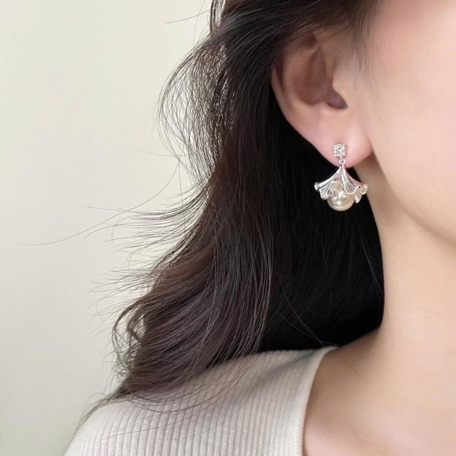 耳環小眾扇形銀杏葉流蘇珍珠耳環女夏天耳墜2025新款輕奢高級感 耳環耳釘耳飾女生耳環法式耳環流行百搭耳釘生日禮物貼耳耳環