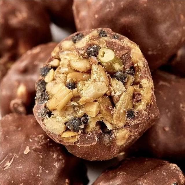  Eason巧克力堅果脆芯球 夾心脆脆兒童網紅辦公室休閒點心小吃