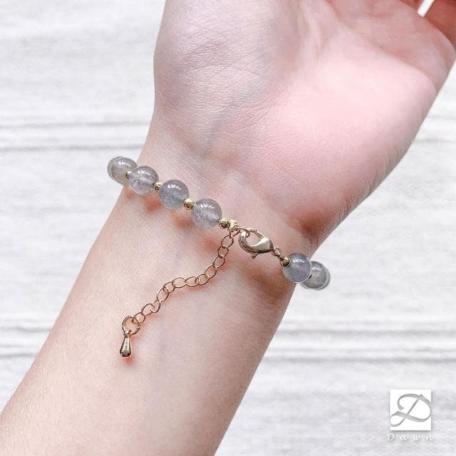 【Dawn Fashion 彤恩時尚】我是你的小蝴蝶//愛情水晶手鍊//拉長石 灰月光 /生日禮物/情人節禮物