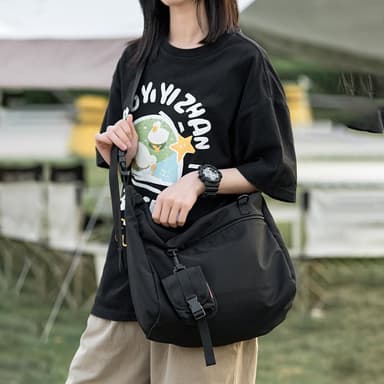 【LEESA】尼龍斜背包\工裝包\斜背包\大包包\男包包\女包包\韓國斜背包\多功能包包\休閒郵差包\黑色包包\禮物