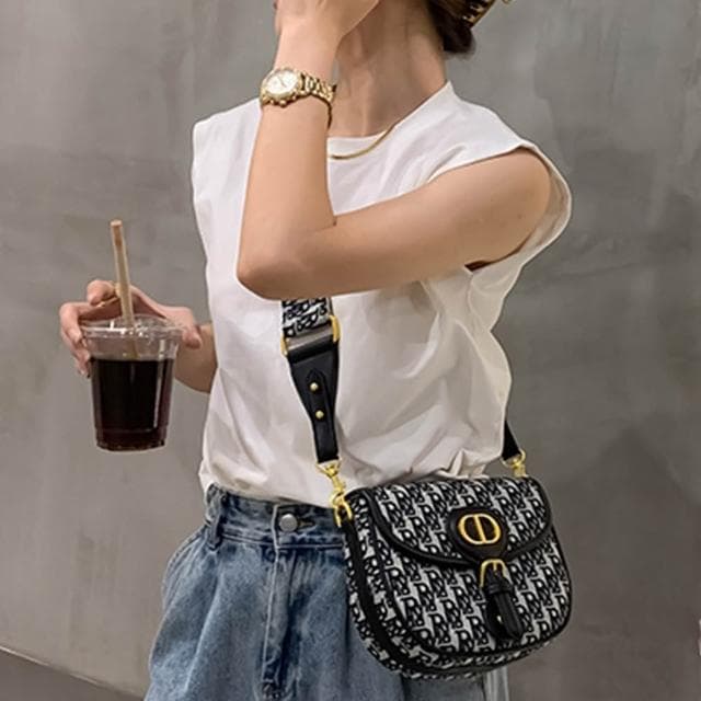 【LEESA】馬鞍包\可愛包包\老花包包\黑色帆布包\包包\帆布牛皮包\斜背包\腋下包\腋下單肩包\斜背馬鞍包\高級感\禮物\
