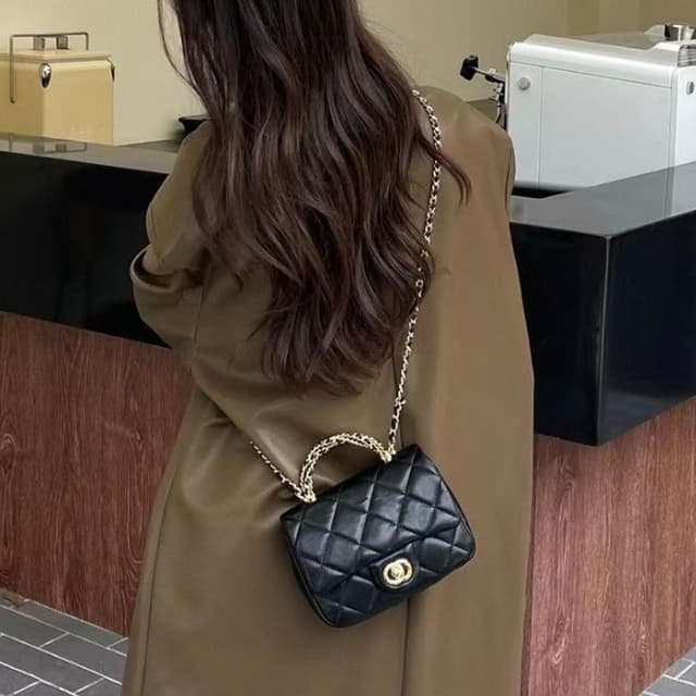 【LEESA】真皮包包\菱格包包\小香風包包\包包\手提包\斜背包\鏈條包\鏈條手提包\牛皮斜背包\小方胖\復古女包\女生禮物