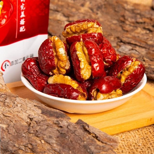 【全大嚴選】新春限定 新疆棗核仁100g*5包(電視台熱賣 百大伴手禮 過年長輩送禮推薦 新年禮盒 綜合堅果禮盒 紅棗乾 核桃乾 紅棗夾核桃 健康養生零食)