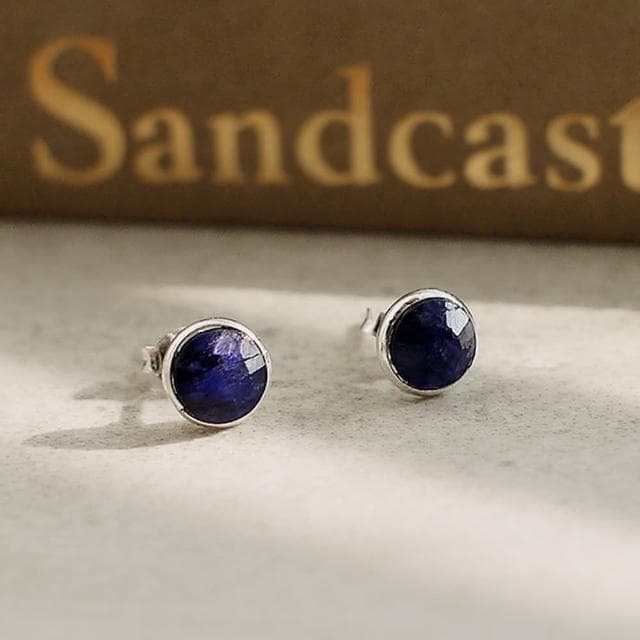 【BLUMA】藍寶石簡約小圓純銀耳環(生日情人節禮物 水晶飾品 圓形天然石原礦針式耳釘 飾品禮盒)