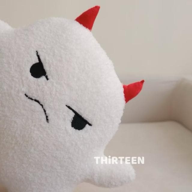 【THiRTEEN 拾參家居】淘氣小惡魔抱枕 （Halloween萬聖節 靠枕 交換禮物 枕頭 靠墊 辦公室療癒小物）