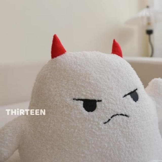 【THiRTEEN 拾參家居】淘氣小惡魔抱枕 （Halloween萬聖節 靠枕 交換禮物 枕頭 靠墊 辦公室療癒小物）
