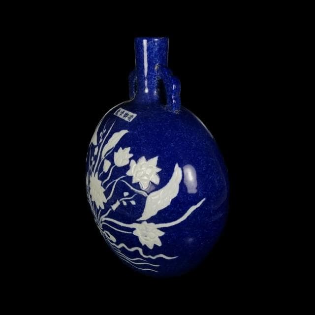 《博古珍藏》明永樂．雪花藍釉留白蓮紋抱月瓶．早期收藏．老件花瓶瓷器．國際拍賣級．附錦盒