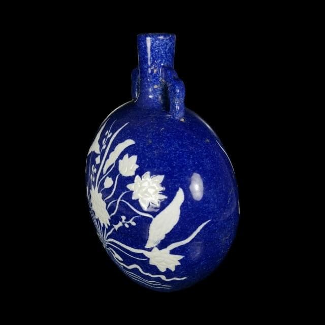《博古珍藏》明永樂．雪花藍釉留白蓮紋抱月瓶．早期收藏．老件花瓶瓷器．國際拍賣級．附錦盒