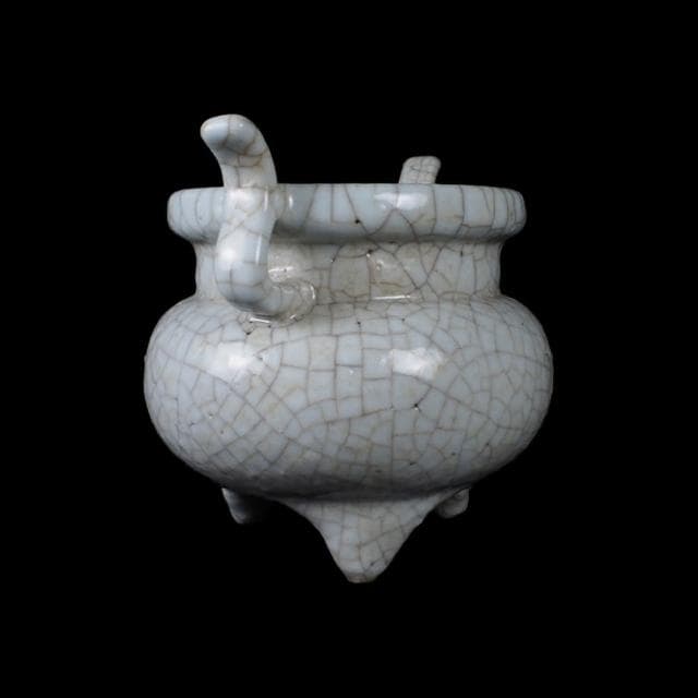 《博古珍藏》宋 官窯月白釉三足爐 早期收藏 老件香爐瓷器 博物館級文物
