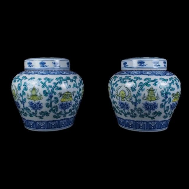 《博古珍藏》鬥彩斗彩纏枝蕃蓮花托八吉祥紋罐一對 老件瓷器 博物館級文物