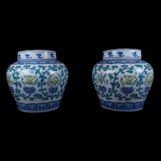 《博古珍藏》鬥彩斗彩纏枝蕃蓮花托八吉祥紋罐一對 老件瓷器 博物館級文物