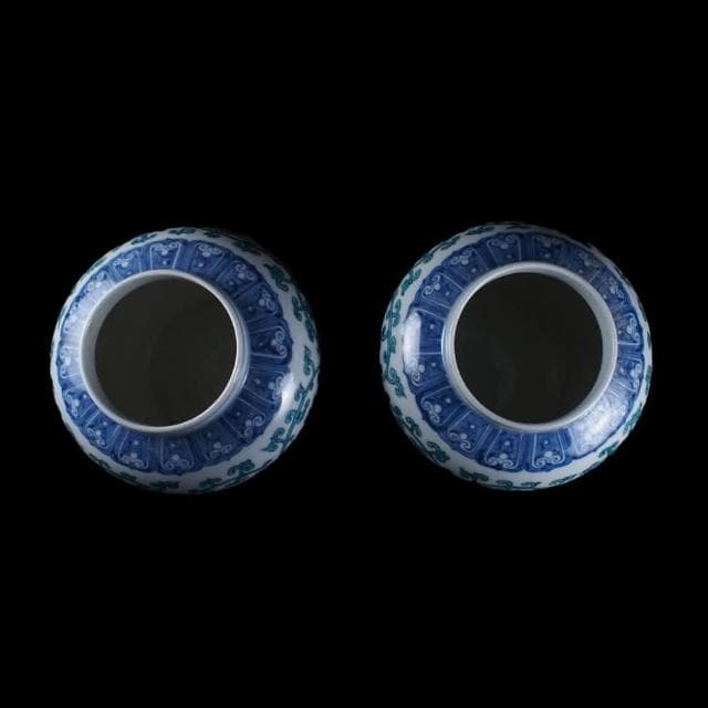 《博古珍藏》鬥彩斗彩纏枝蕃蓮花托八吉祥紋罐一對 老件瓷器 博物館級文物