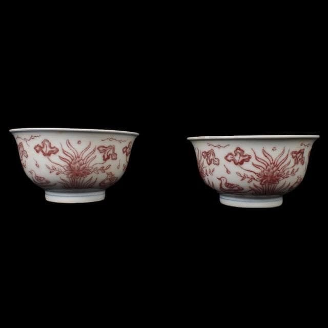 《博古珍藏》明成化 釉里紅蓮花紋杯一對 早期收藏 老件文物 茶具瓷器 國際拍賣級
