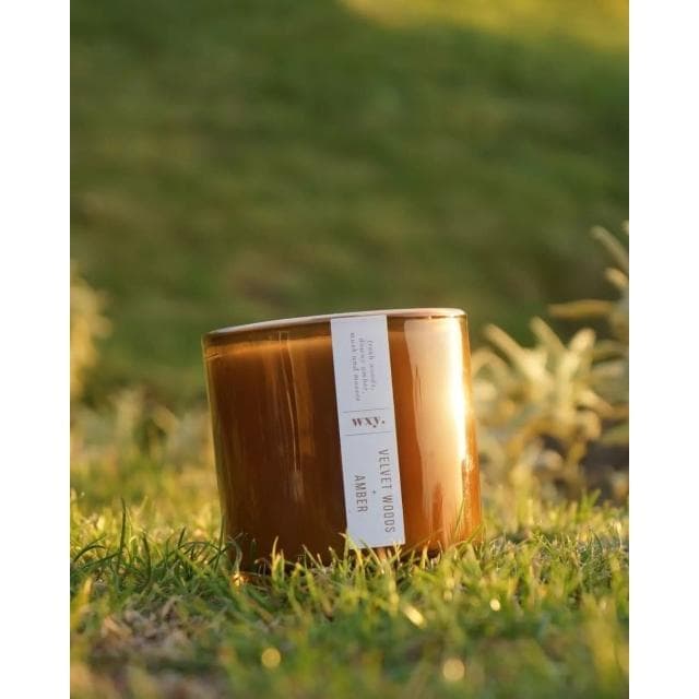 英國 wxy  Amber 蠟燭(S) - 煙燻玫瑰 & 蘇門答臘松/142g