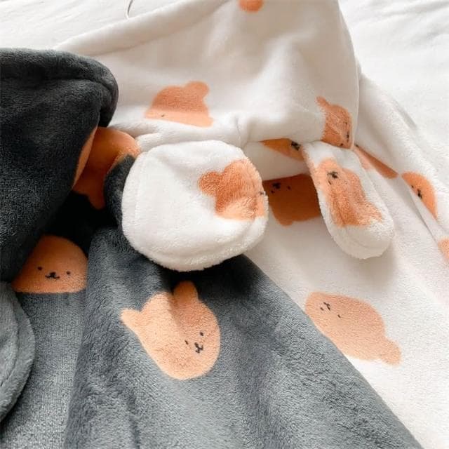 𝟕𝒑𝒖𝒑𝒖🧸軟呼呼奶油熊熊連帽睡袍居家服(居家服/睡衣/ins/冬季睡衣/法蘭絨/禮物/聖誕節交換禮物/秋冬/睡袍/冬季睡衣/冬天睡袍/保暖睡衣)