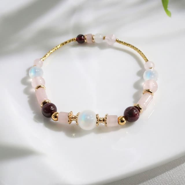 【月色真美】願望之月 l 月光石石榴石粉晶手鍊(A01 精緻包裝送禮方便 嚴選天然水晶 鑑定師把關)